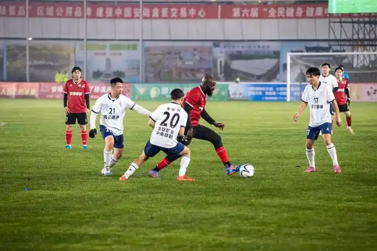 欧冠对决：巴塞罗那 VS 阿森纳
